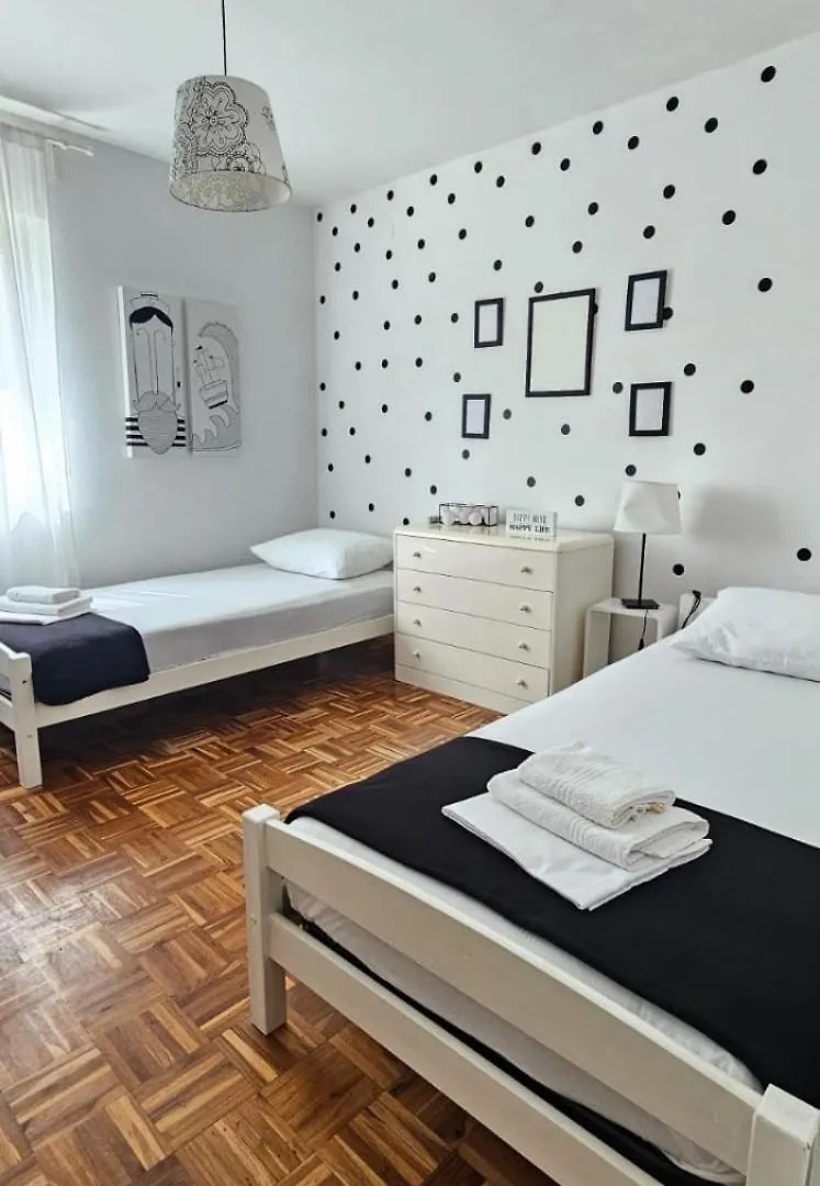 Holiday home Luka Apartment Posedarje